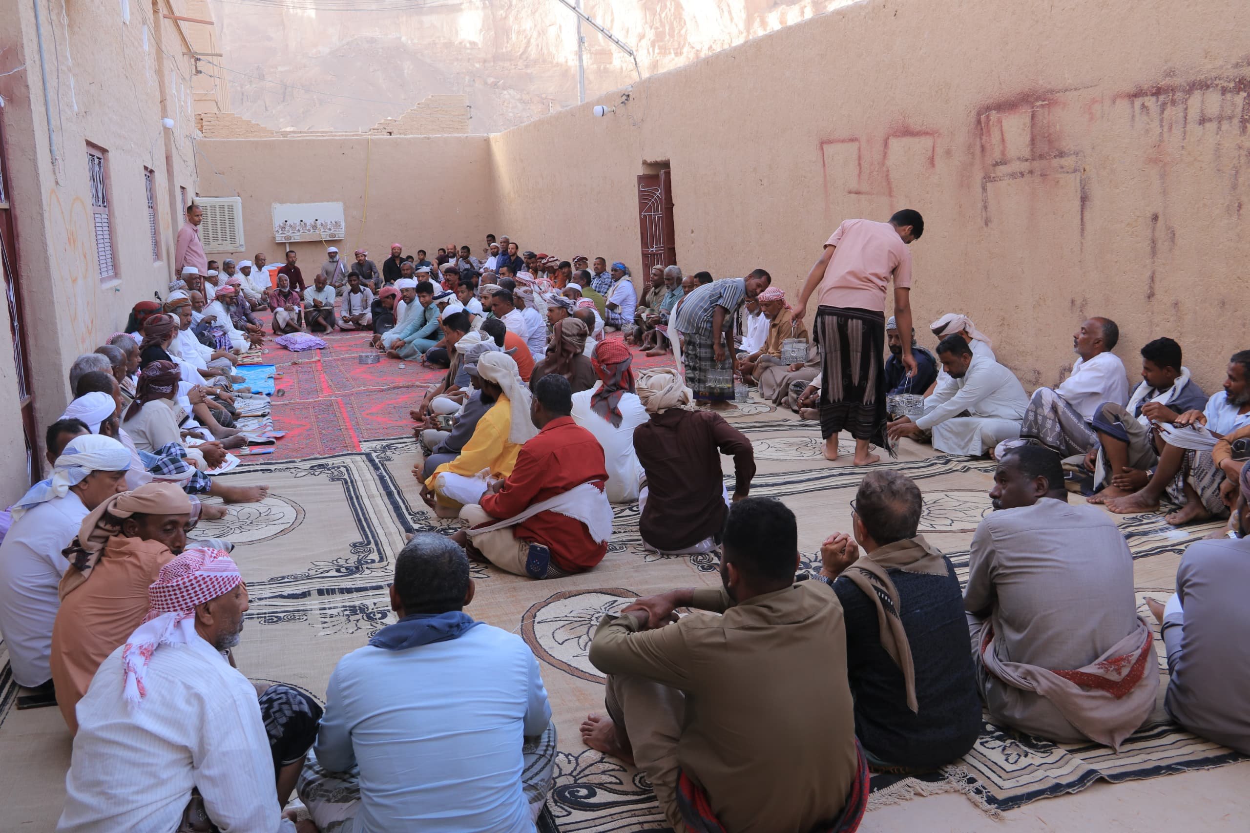 قبيلة آل بن عباد الكِندي تعلن تنصيب الشيخ علي بن ربيّع شيخًا عامًا بوادي وساحل حضرموت