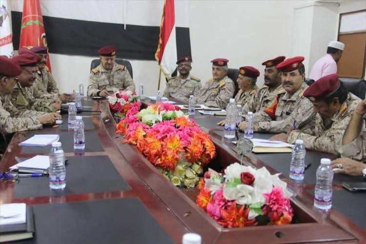 المنطقة العسكرية الأولى تناقش الخطة الأمنية لعيد الأضحى وتعزيز الأمن في وادي وصحراء حضرموت
