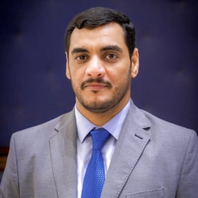 القاضي أكرم العامري يعلّق أعماله في هيئة التشاور احتجاجاً على تجاهل حضرموت