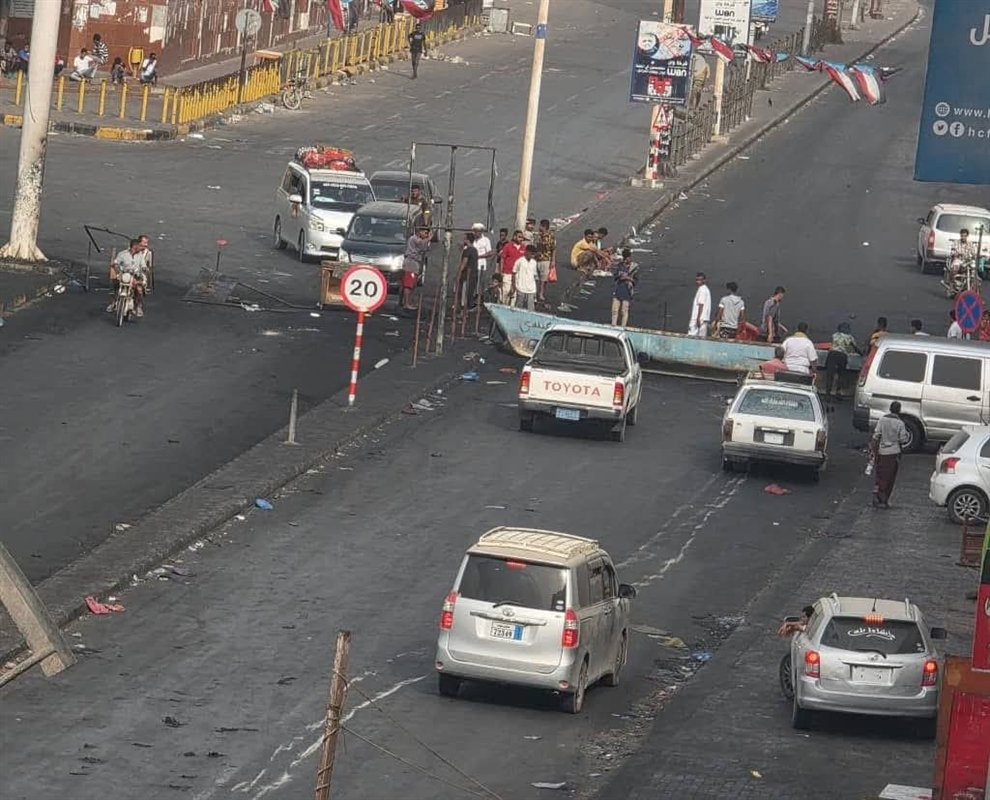 الأمن يُعيد فتح الشوارع في حضرموت بعد عصيان شلّ الحركة.. وتحذيرات من الفوضى