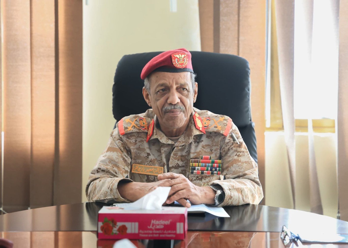 اللواء بارجاش يُحذّر من المساس بالمصالح العامة ويعلن الجاهزية لتأمين موسم البلدة وسلامة القاطرات