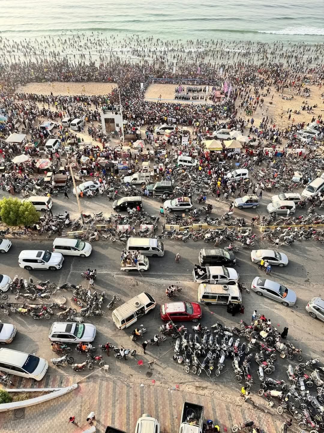 خفر السواحل يتدخل في الوقت المناسب وينقذ 5 حالات غرق على سواحل حضرموت