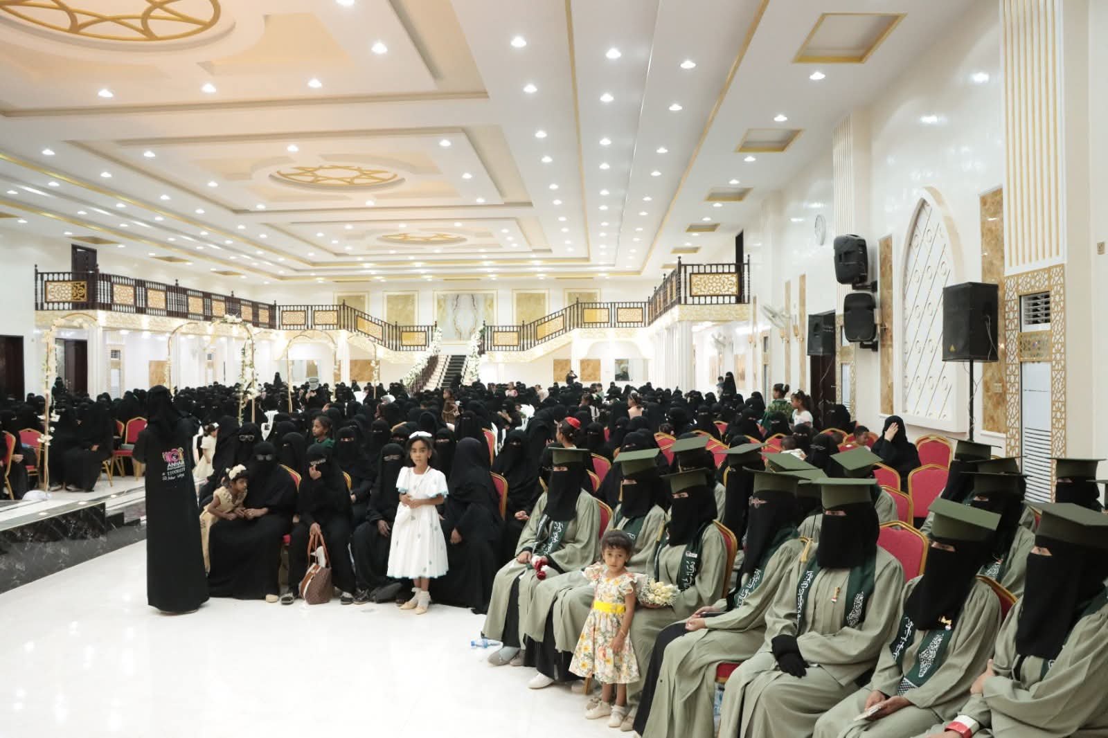 جامعة القرآن الكريم تخرّج دفعة “على خطى الطوفان” بسيئون.. احتفاء بالعلم والرسالة المجتمعية