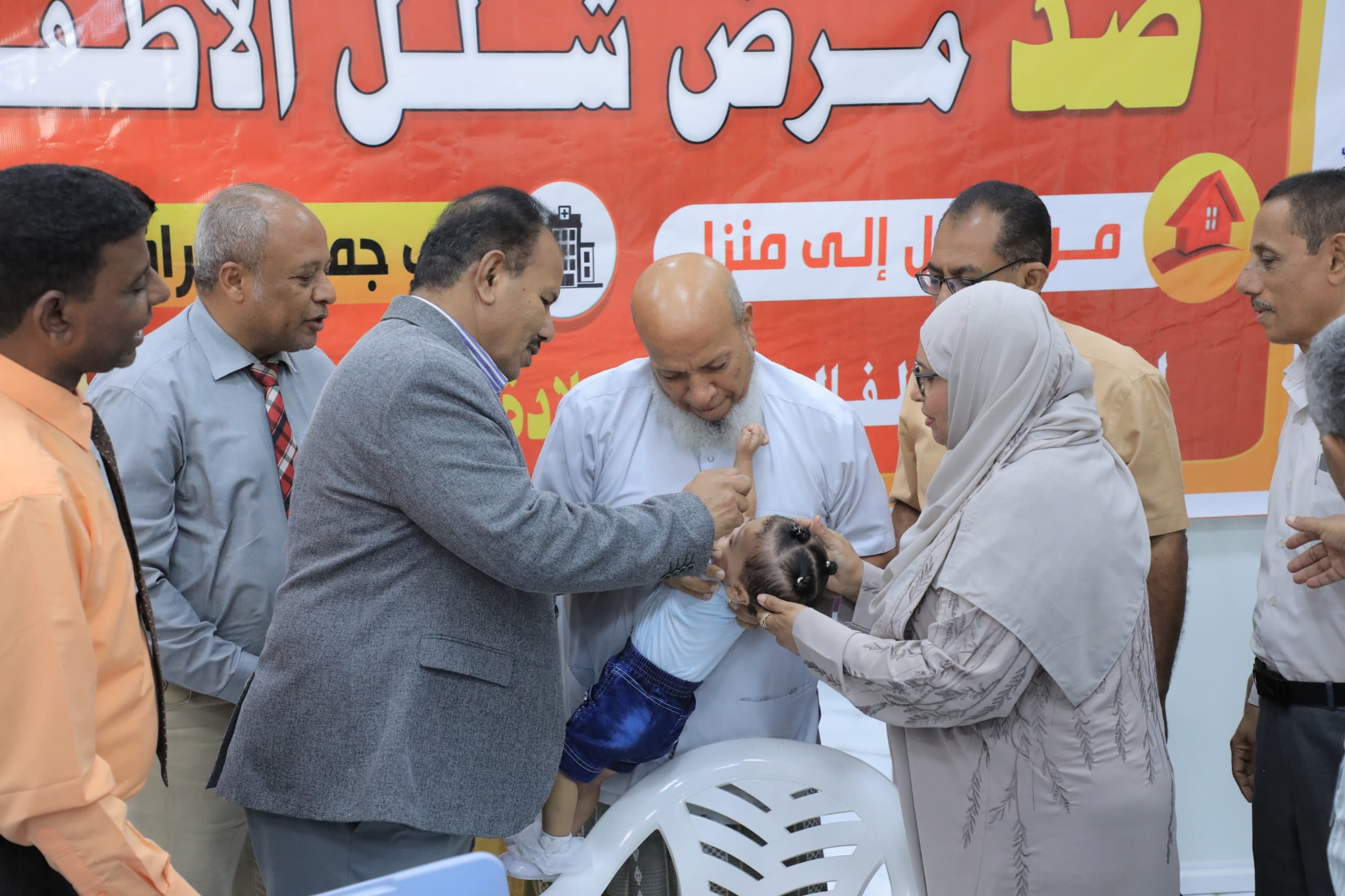 استمرار حملة التحصين ضد شلل الأطفال بوادي حضرموت.. استهداف أكثر من 89 ألف طفل