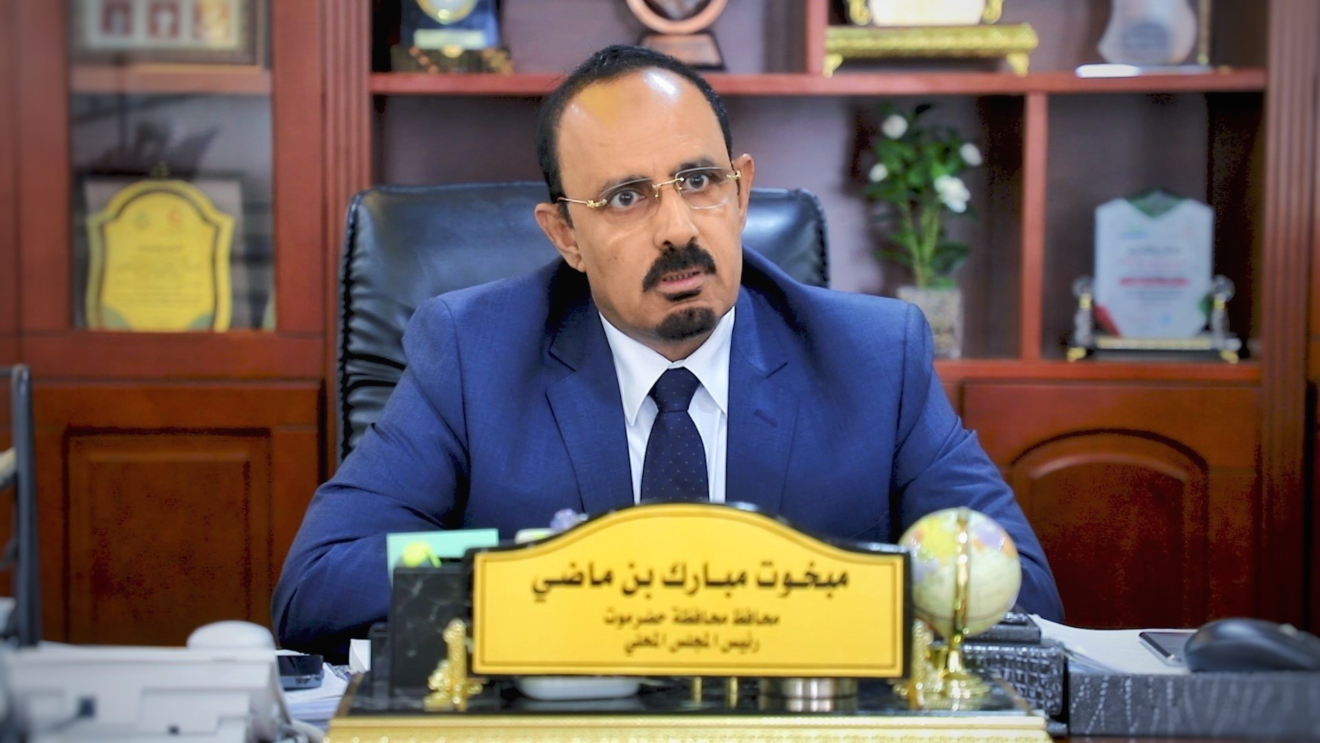 مصادر: إقامة جبرية على محافظ حضرموت في السعودية تمهيداً لإقالته