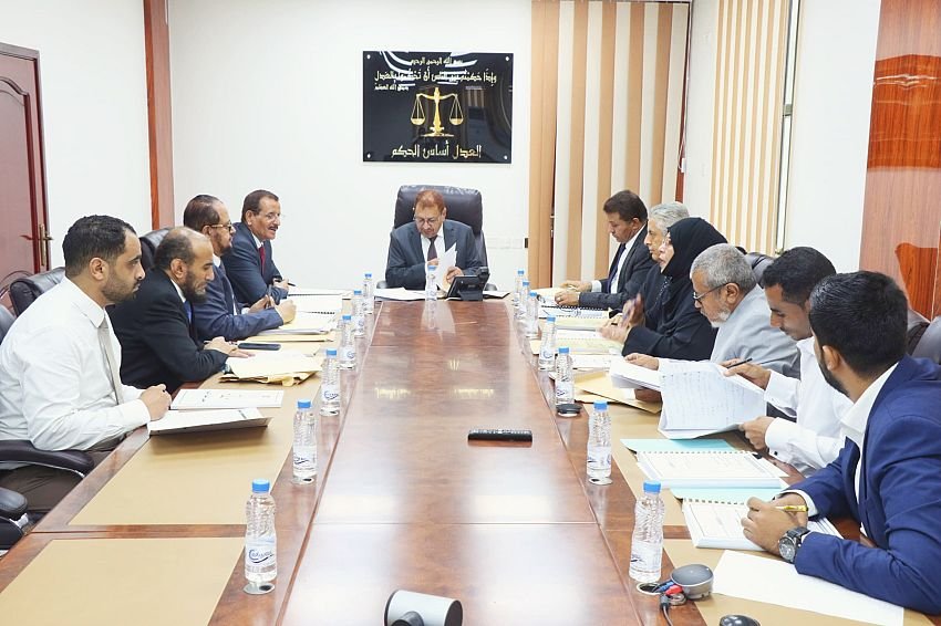 مجلس القضاء الأعلى يشدد على فتح المحاكم المغلقة وتحقيق الانضباط الوظيفي بعدن