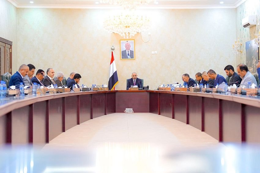 اللجنة العليا للإيرادات تقر إجراءات صارمة لتوريد كافة إيرادات الدولة إلى البنك المركزي بعدن