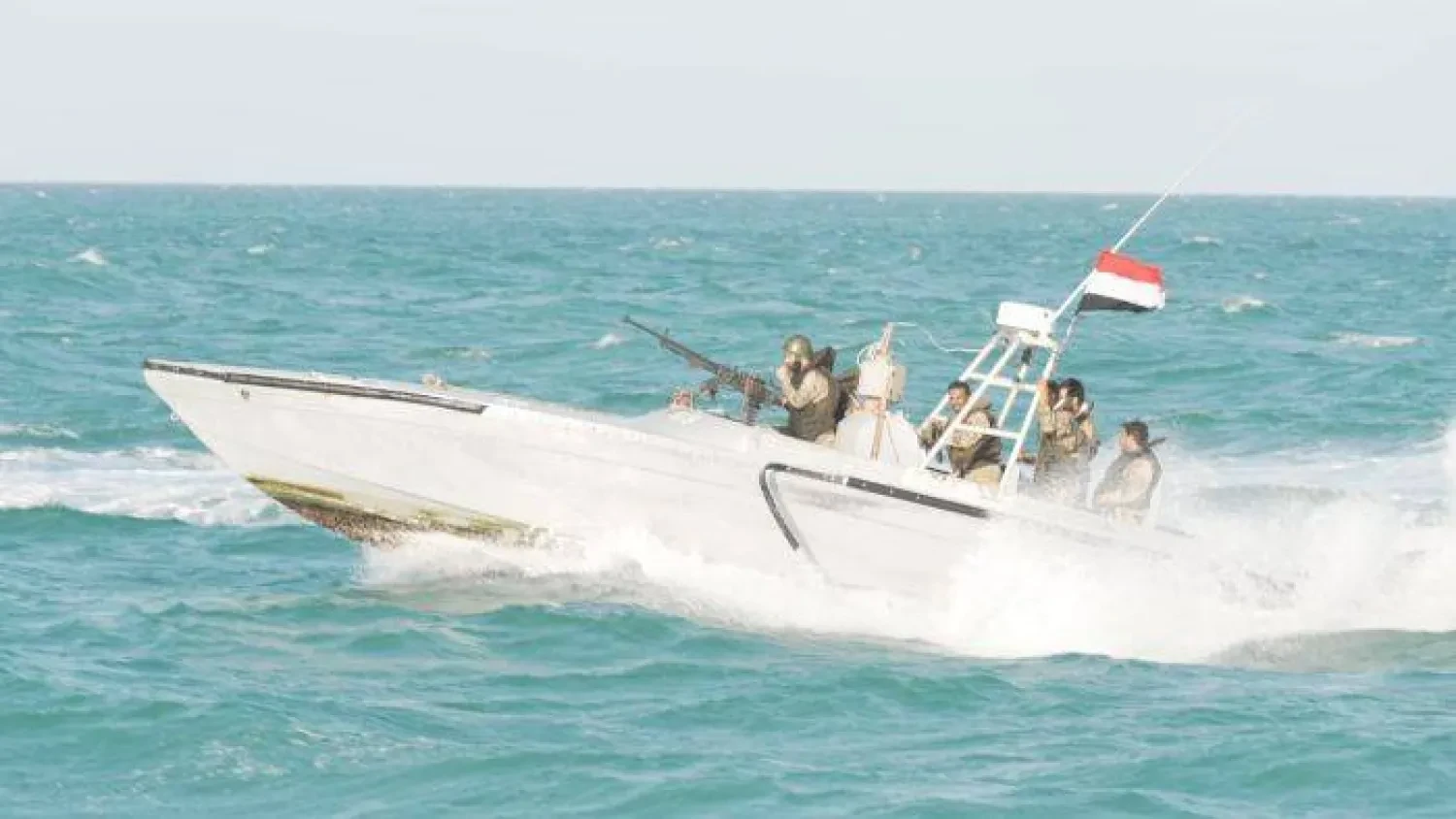 خفر السواحل يحذر من اضطراب جوي خطير ويوقف الحركة البحرية لمدة 72 ساعة