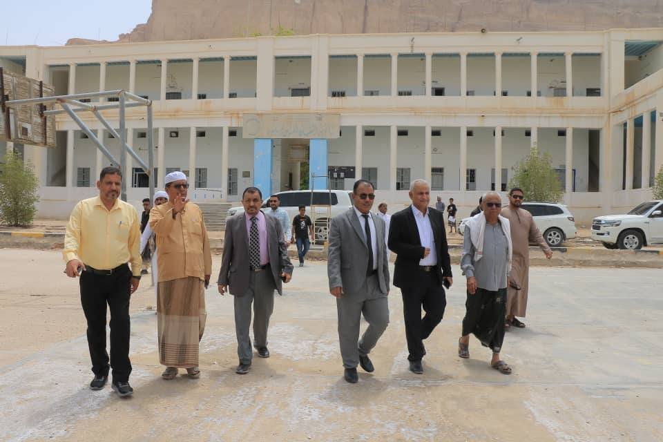 السلطة المحلية بوادي حضرموت تتفقد مشروع المبنى الجديد لثانوية الصبان بسيئون الممول من الصندوق السعودي