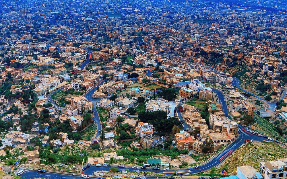 تعز: التربية تُلزم المدارس الأهلية والخاصة بتخفيض الرسوم الدراسية 50%