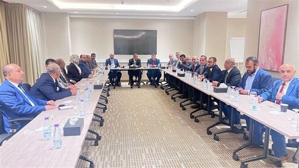التكتل الوطني للأحزاب ينفي شائعات تقديم رؤية لإعادة تشكيل مجلس القيادة الرئاسي