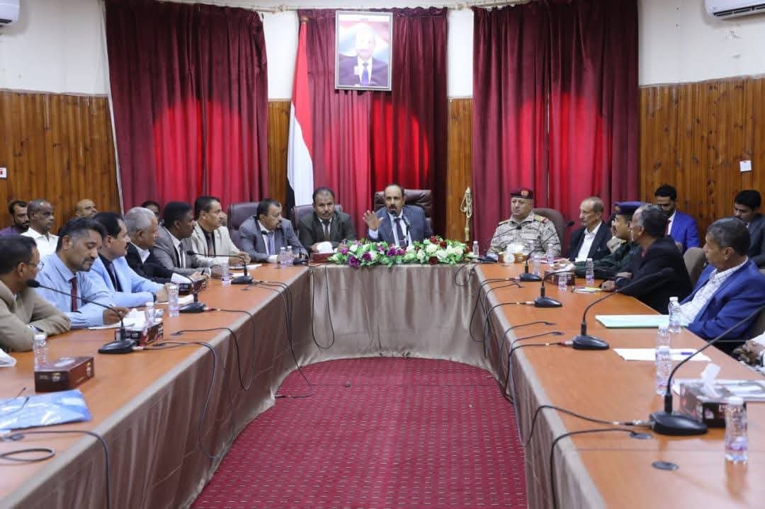 الحكومة تقر مشروعاً استراتيجياً بإنشاء مصفاة للنفط ومنطقة حرة بالضبة.. ومحافظ حضرموت يؤكد: التنمية والأمن أولوية المرحلة