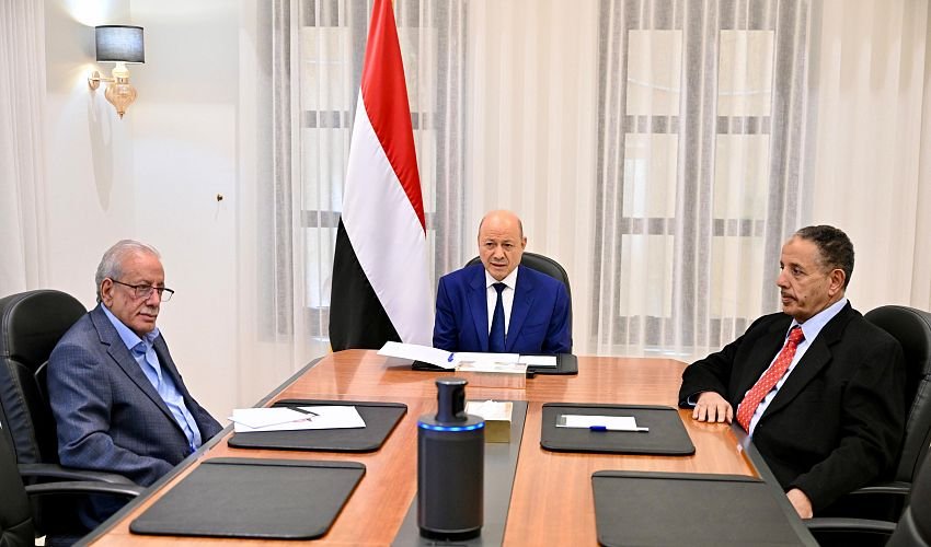الرئيس العليمي: مطالب حضرموت أولوية وطنية.. والدولة ملتزمة بالتنفيذ