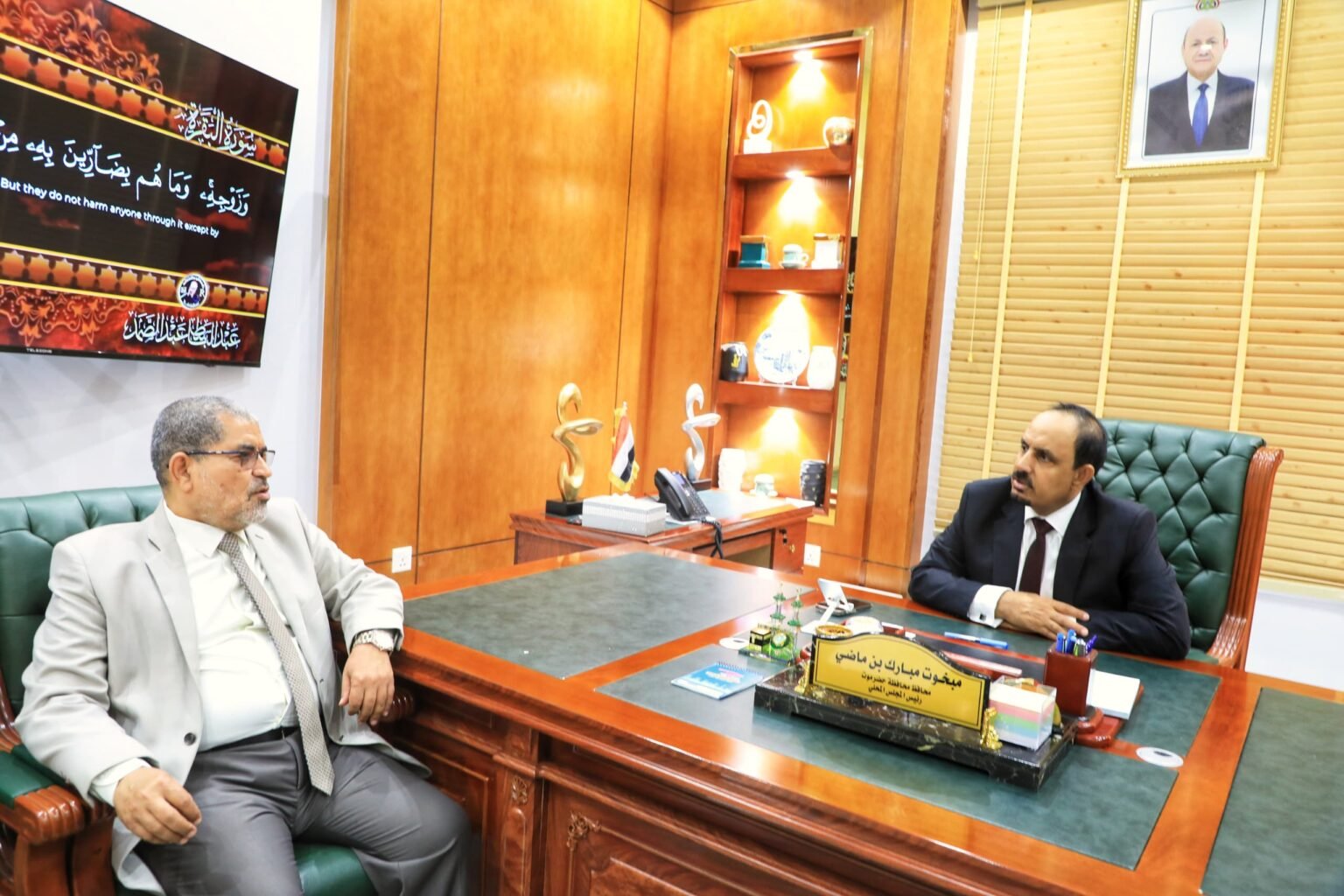 محافظ حضرموت يتفقد استعدادات جامعة حضرموت للعام الجامعي 2025–2026