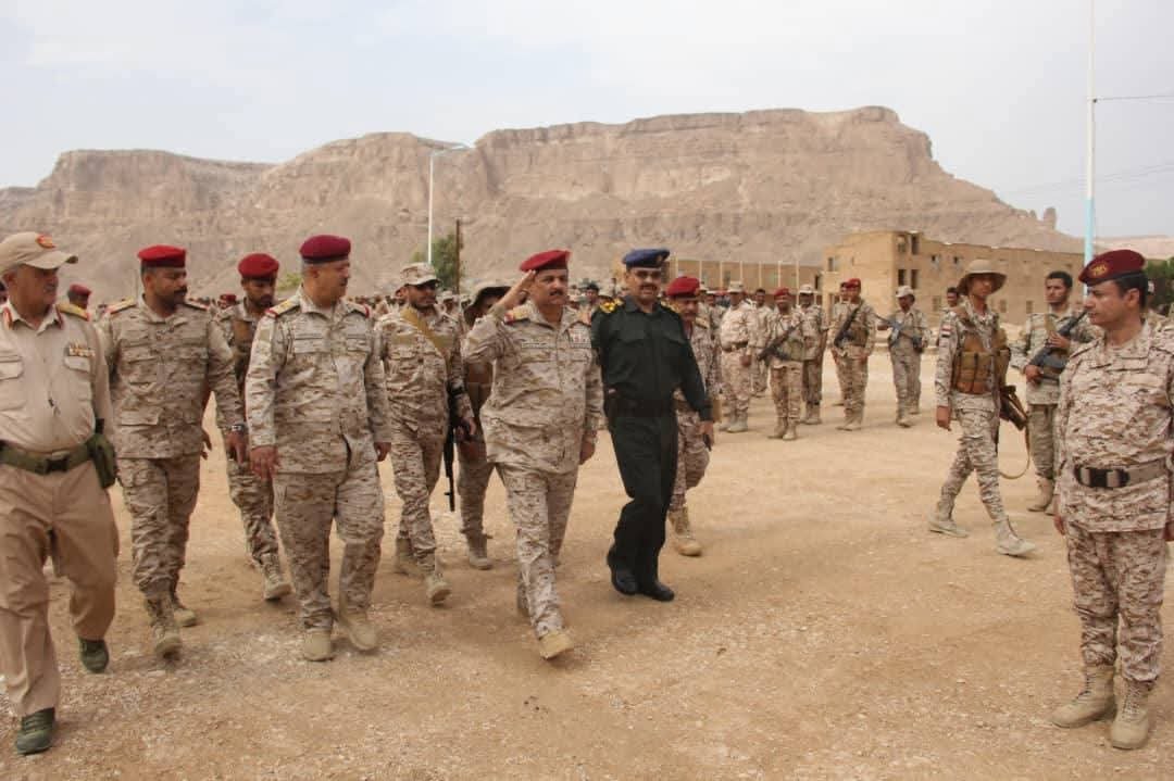 الدفاع يتفقد جاهزية المنطقة العسكرية الأولى ويوجّه بخطط ميدانية مشدّدة لمواجهة التهريب والإرهاب