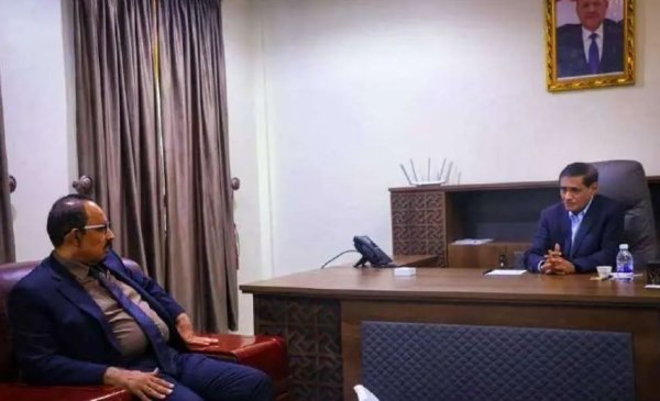 خلافات السلطة بحضرموت تتصاعد.. البحسني يتهم والسلطة ترد وسط احتجاجات وغياب المحافظ