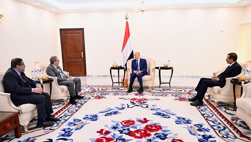 رئيس مجلس القيادة يشيد بدور القضاء في دعم الإصلاحات وتعزيز سيادة القانون