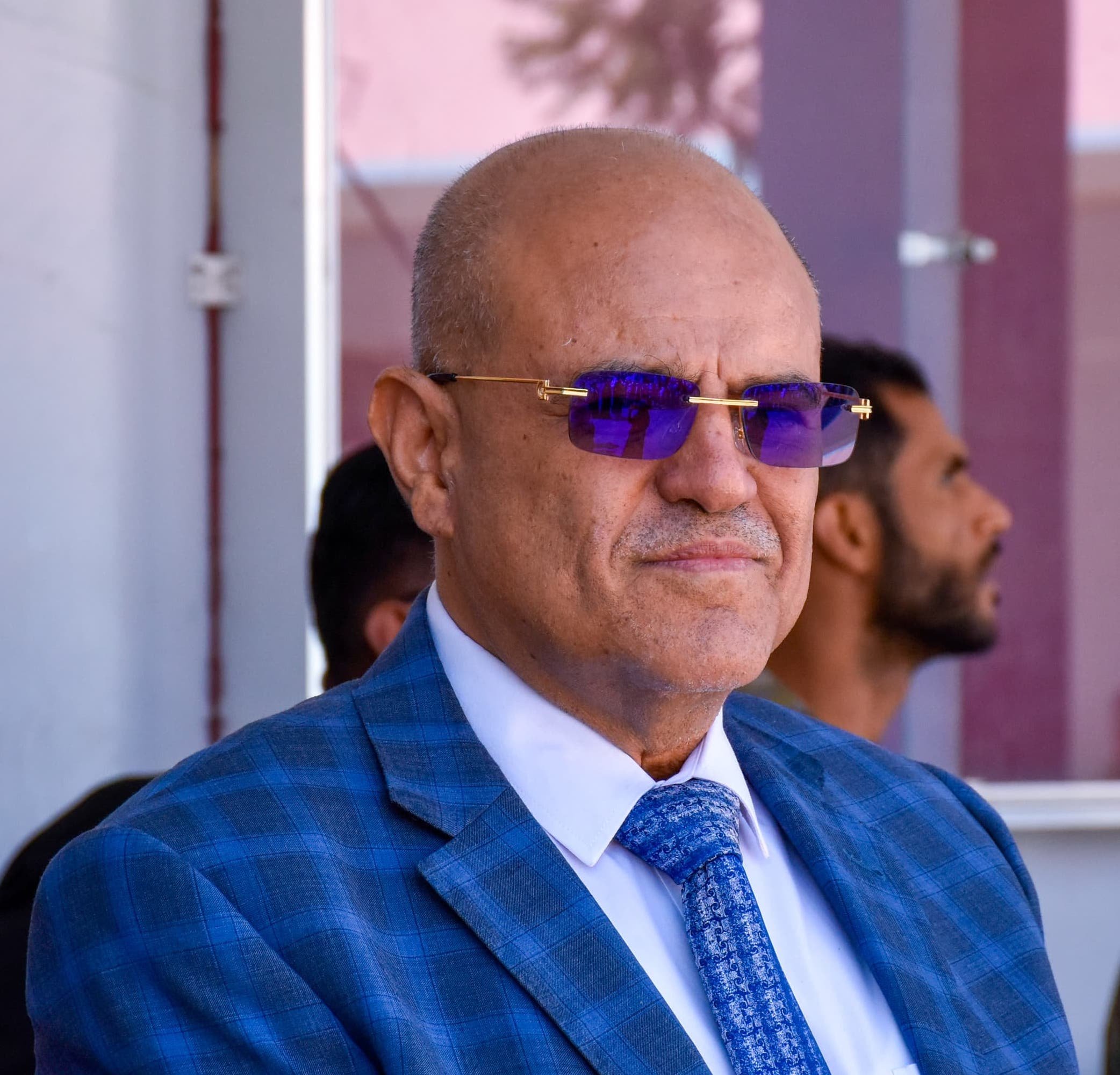 محافظ تعز يوجّه بحملة لإخلاء المباني المستولى عليها وإعادتها لمؤسسات الدولة