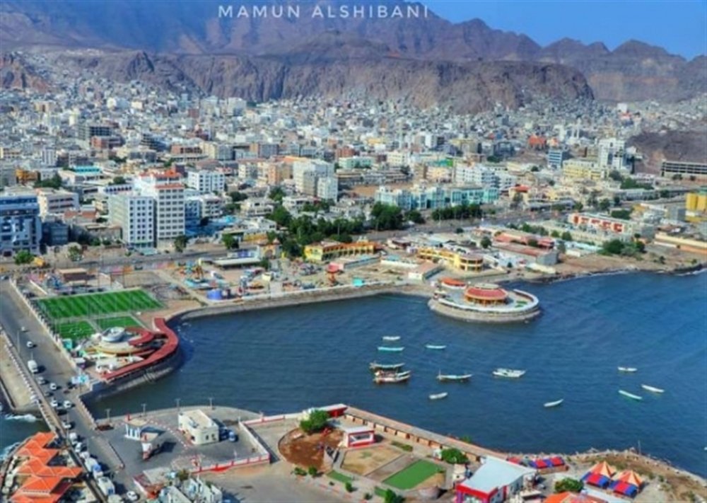 شرطة عدن تحقق في وفاة غامضة بعد العثور على جثة مجهولة بساحل الغدير