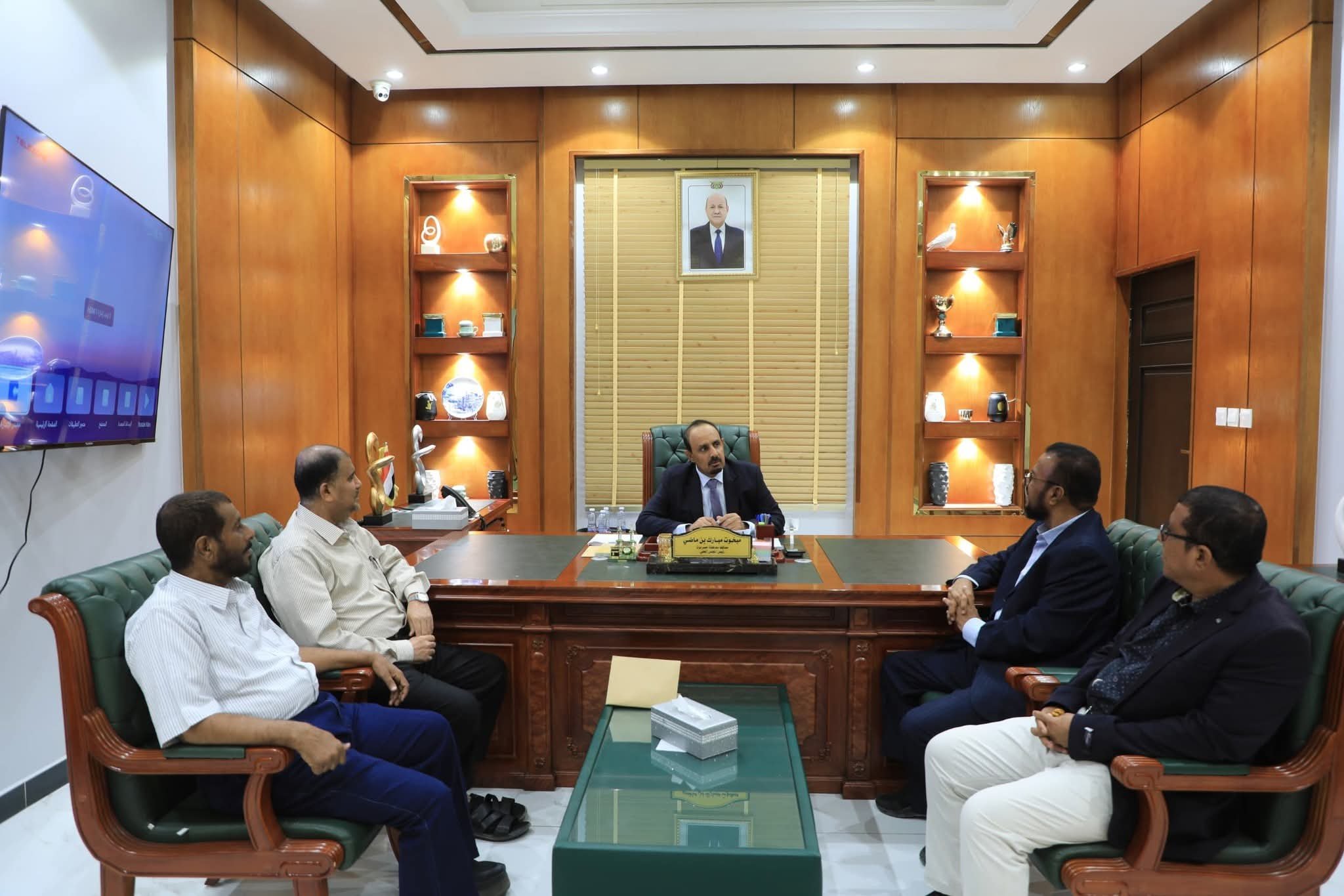 محافظ حضرموت يؤكد مع قيادة الإصلاح أهمية وحدة الصف وتغليب المصلحة العامة