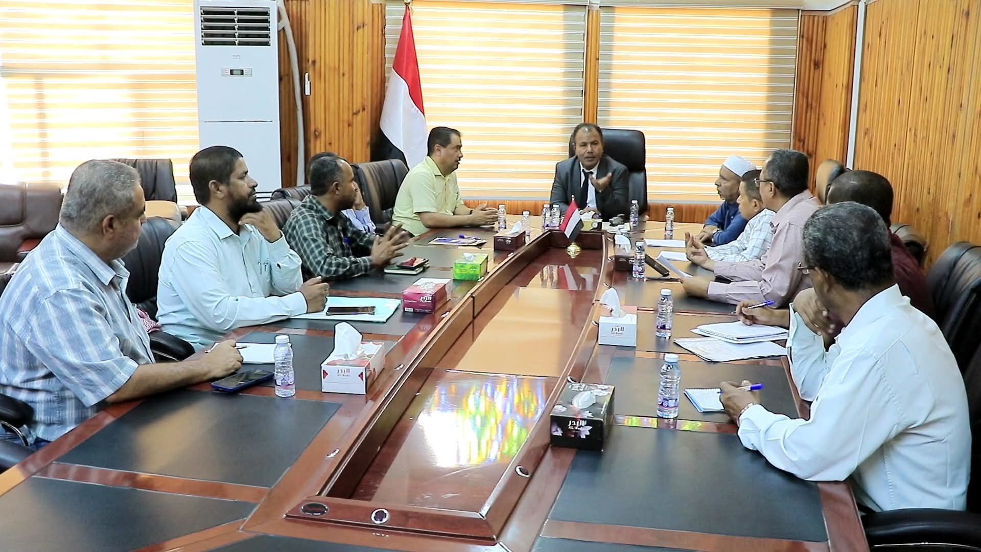 وادي حضرموت يبحث تسريع إنجاز مشروع أبراج الكهرباء ومحطات التوليد بقريو
