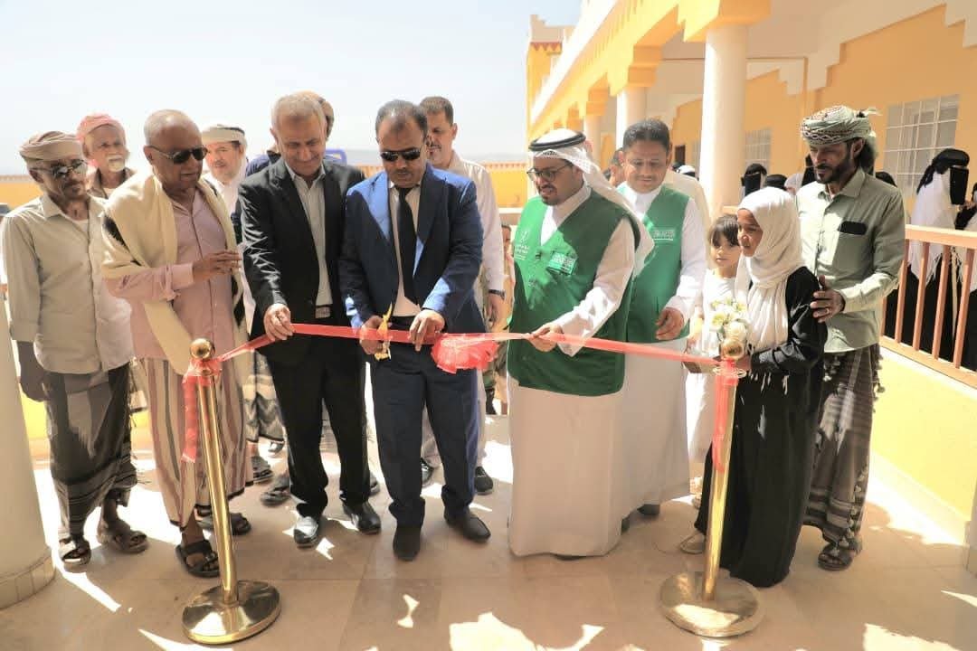 السلطة المحلية بوادي حضرموت تفتتح مدرسة السلام الأساسية بمديرية سيئون بتمويل سعودي