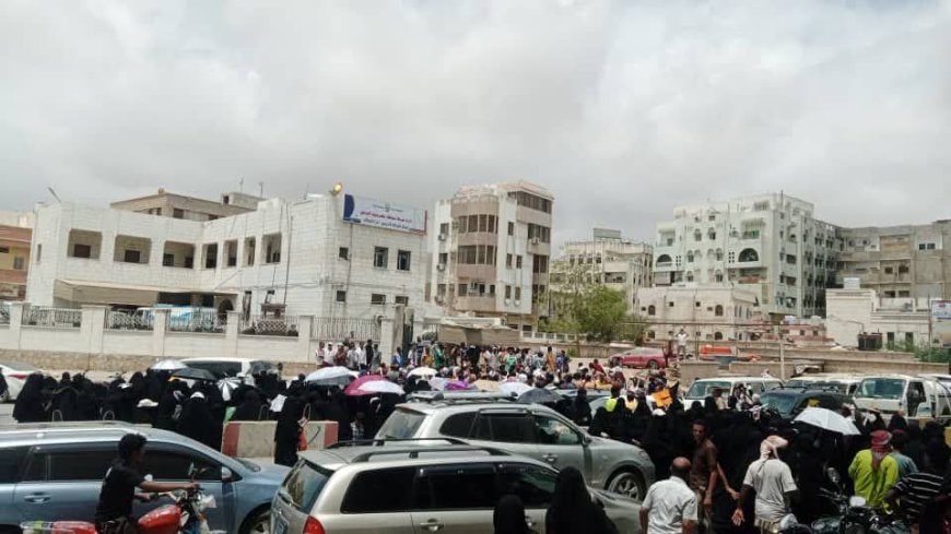 معلمو حضرموت يواصلون احتجاجاتهم السلمية للمطالبة بضمان الحقوق ووقف التجاوزات