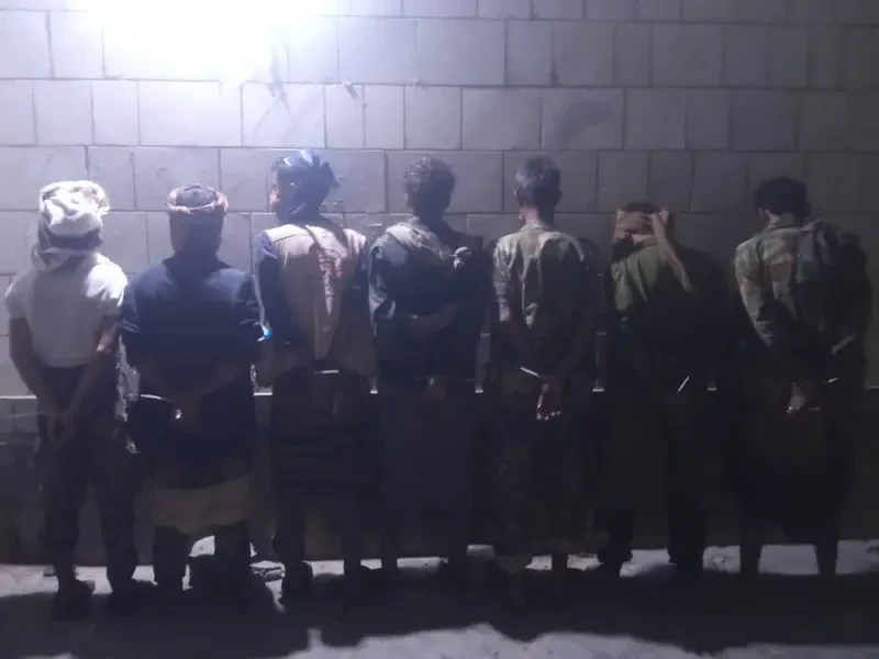 إدارة أمن أبين تنفذ عملية ميدانية ناجحة وتطيح بقيادات نقطة تورطت في ابتزاز سائق مصري على الخط الدولي