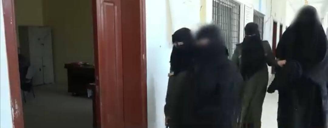 الأجهزة الأمنية في حضرموت تُفكك شبكة مخدرات تقودها امرأة وتستهدف الطالبات