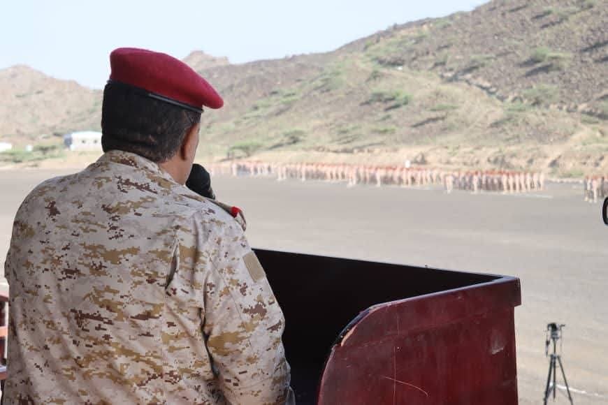 وزير الدفاع: القوات المسلحة على أهبة الاستعداد لمواجهة المليشيا الحوثية