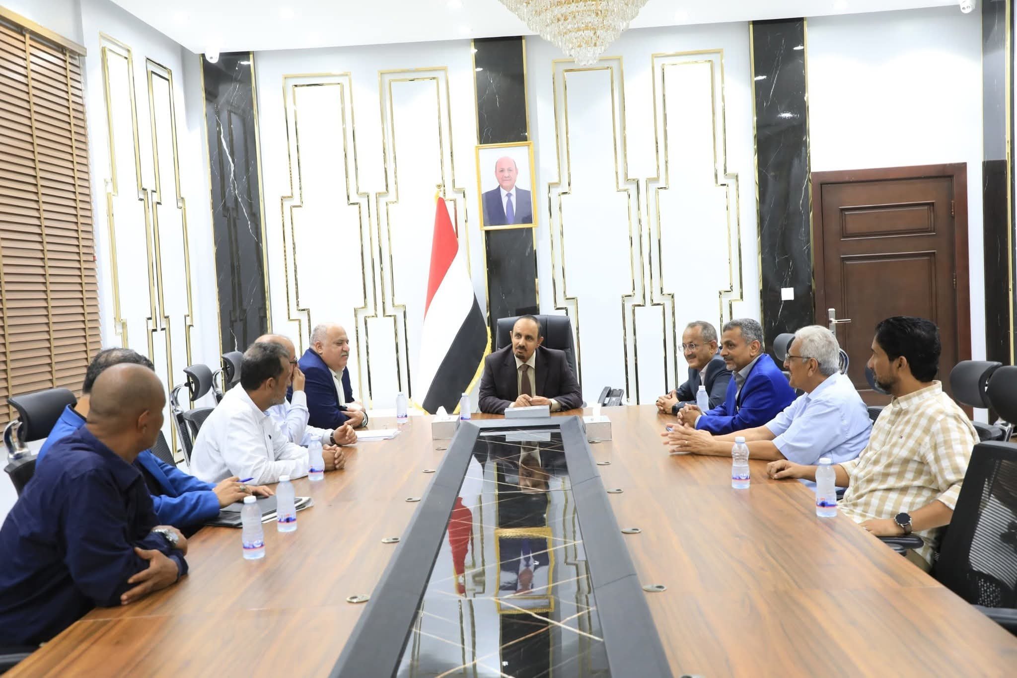 السلطة المحلية بحضرموت تبحث مع قيادة المؤسسة العامة للكهرباء بالجمهورية سبل تحسين الخدمة ومعالجة اختناقات التوليد في الساحل والوادي