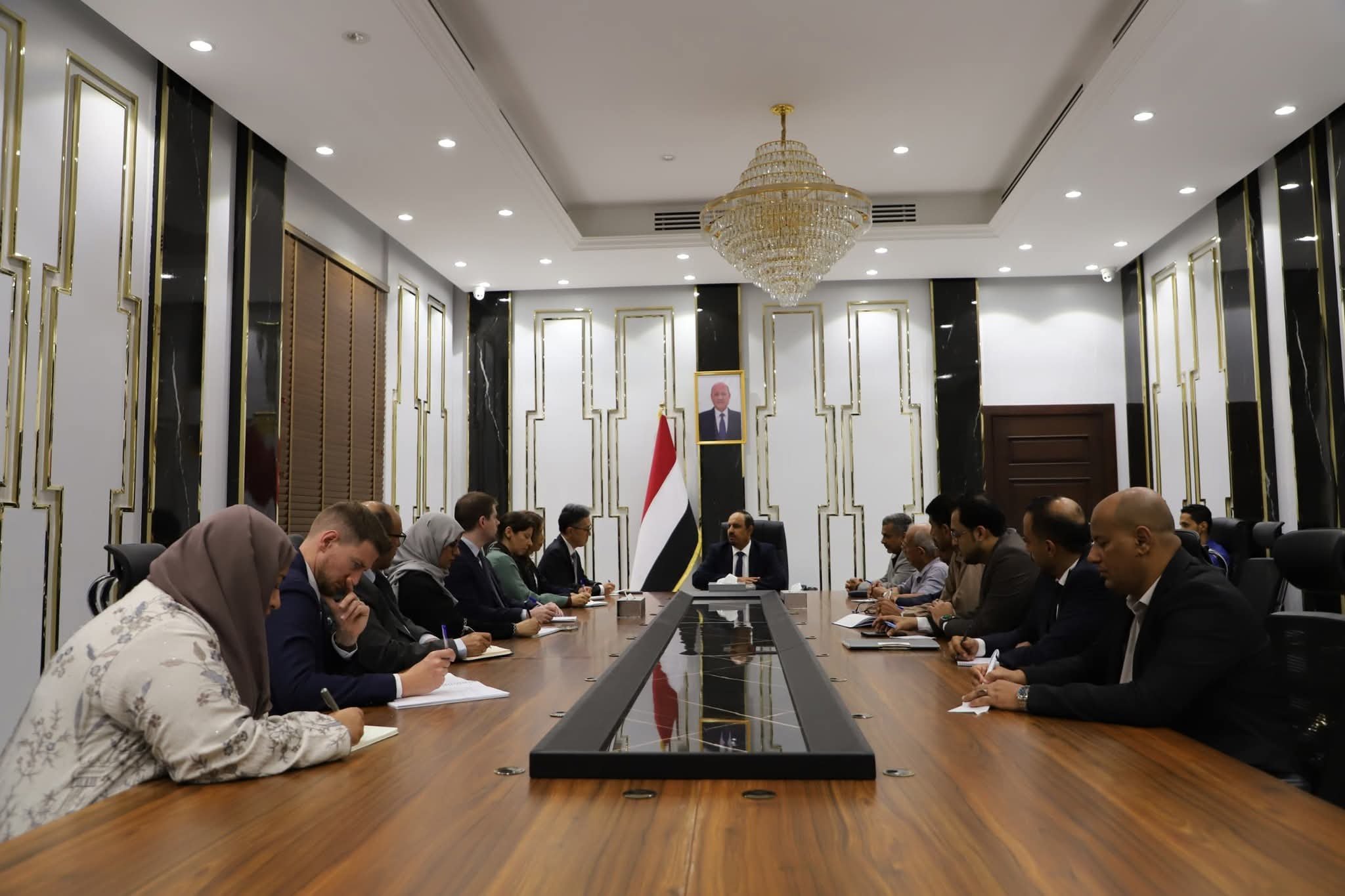 السلطة المحلية بحضرموت تبحث مع وفد المبعوث الأممي سبل دعم السلام وتعزيز الاستقرار في المحافظة