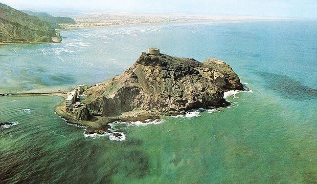 منخفض جوي متطور في بحر العرب يتجه نحو سقطرى وسط تحذيرات من أمطار ورياح قوية