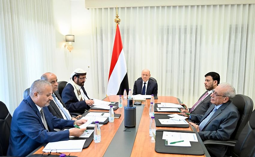 مجلس القيادة يناقش تقدم الإصلاحات الاقتصادية ويثمّن دعم الأشقاء وجهود فريق الخبراء الامميين