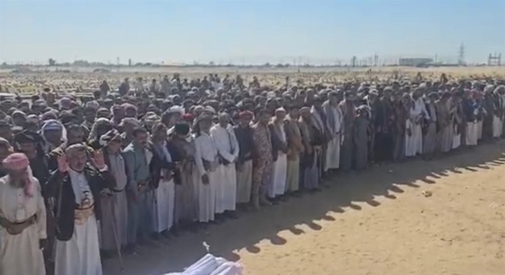 مأرب تُشيّع جثماني ضابطين من الجيش الوطني سقطا أثناء أداء الواجب