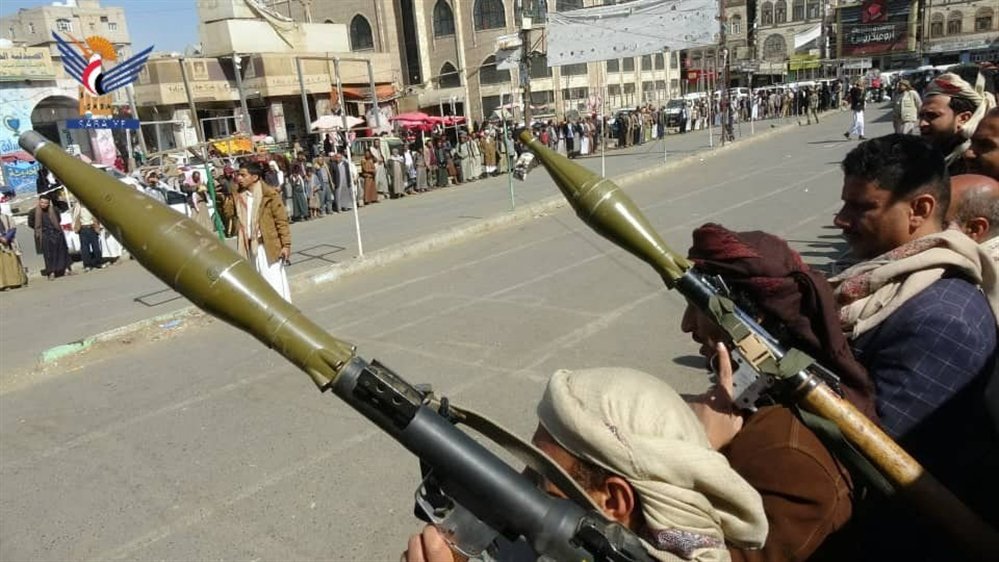 الحوثيون يصعّدون من عسكرة المدن عبر نشر مسلحين داخل الأحياء وتوسيع برامج التعبئة