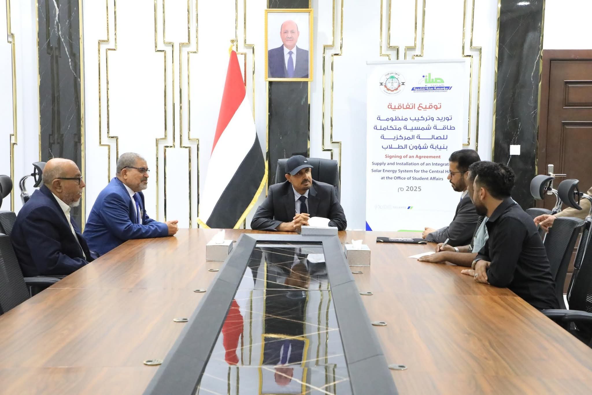 السلطة المحلية ترعى توقيع اتفاقية لتوريد منظومة طاقة شمسية بجامعة حضرموت بدعم من مؤسسة صِلَة للتنمية