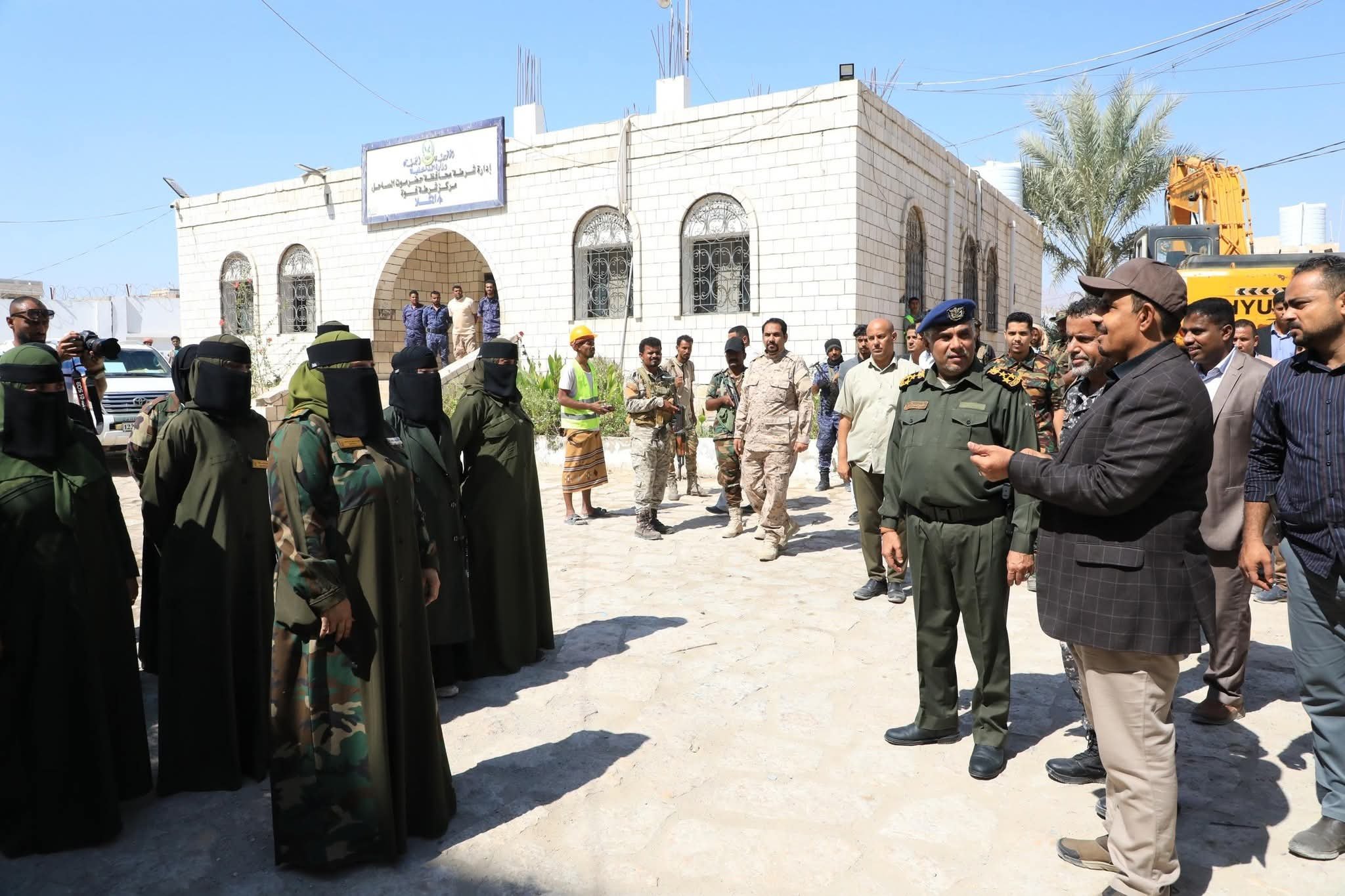 السلطة المحلية بحضرموت تضع حجر الأساس لمركز الشرطة النسائي النموذجي بالمكلا لتعزيز الأمن المجتمعي