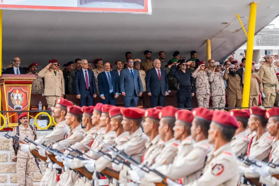 وزير الدفاع يشهد حفل تخرج الدفعة 52 ويشيد بإعادة تفعيل الكليات العسكرية وتعزيز جاهزية القوات المسلحة
