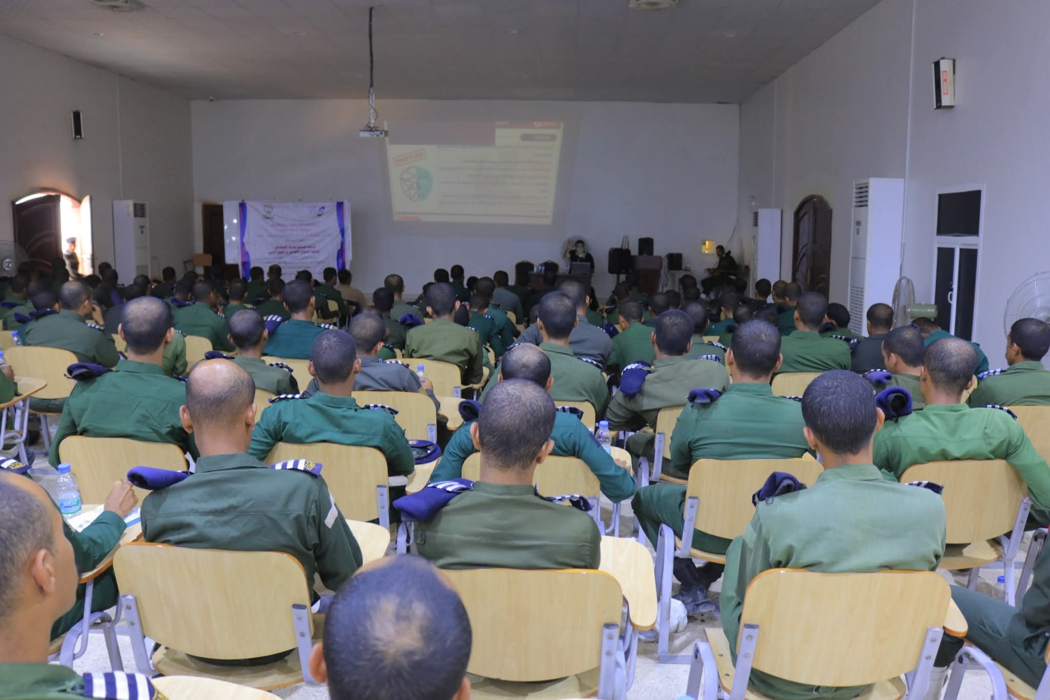 كلية الشرطة بحضرموت تبحث توظيف الذكاء الاصطناعي في التحقيقات الأمنية ومكافحة التضليل الإعلامي
