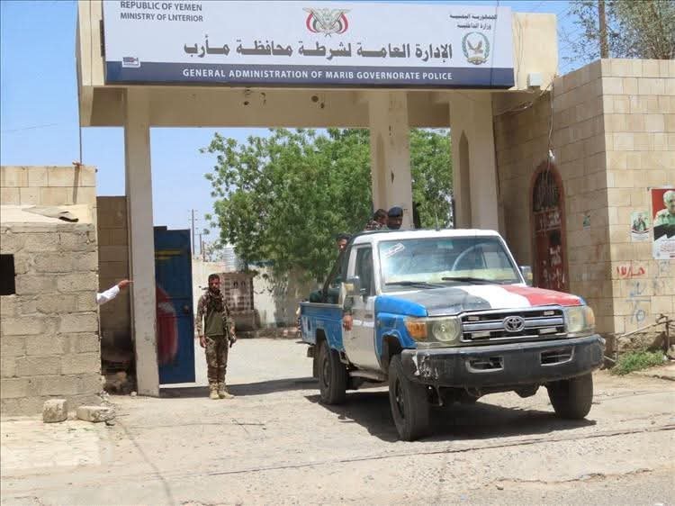 أمن مأرب يضبط المتهمين باغتيال ضابط في الجيش الوطني بعد عملية تتبع دقيقة