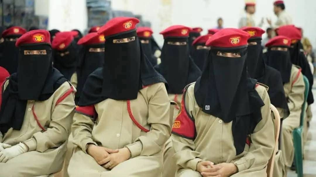 قائد الشرطة العسكرية بمأرب يبحث مع كوادر الشرطة النسائية سبل تعزيز الأداء الأمني وتمكين العنصر النسائي