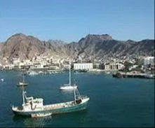 شرطة عدن تلقي القبض على سائق باص حاول اختطاف فتاة شابة في الممدارة