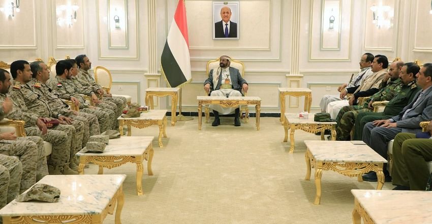 العرادة خلال لقاء عسكري: لا حلول كاملة إلا باستعادة صنعاء من قبضة الميليشيا.
