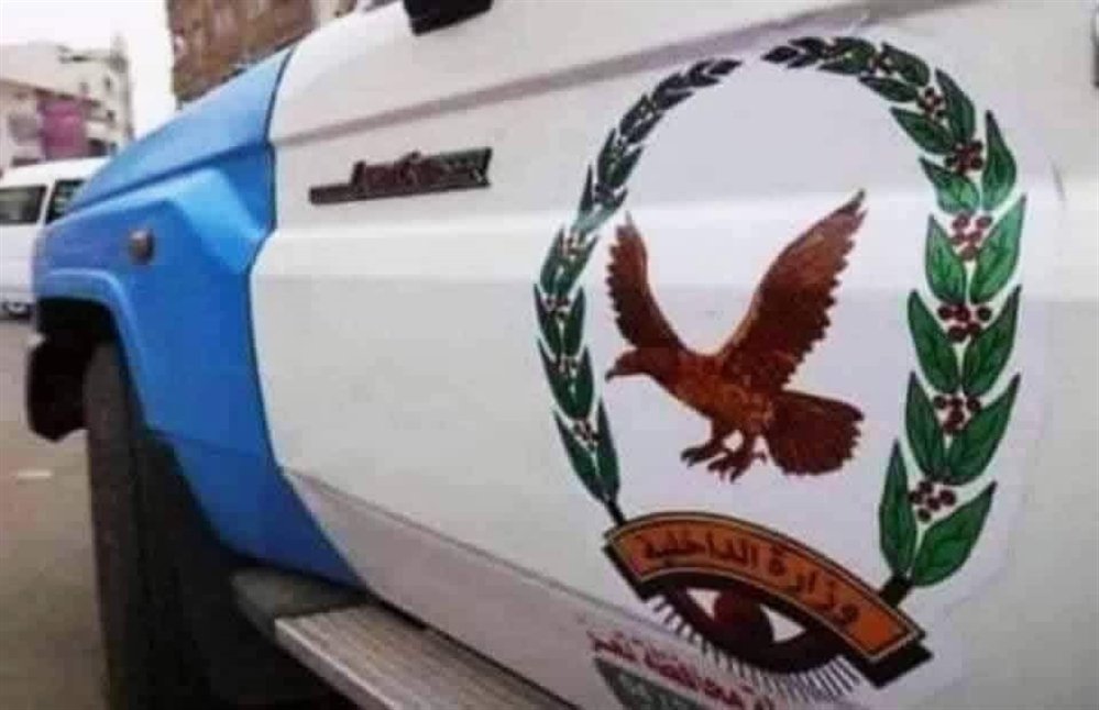 شرطة تعز تُحكم القبض على عصابة مسلحة متورطة في سرقة مركبة تحت تهديد السلاح