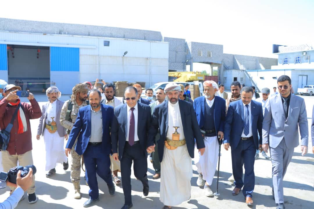وزير الصناعة يرأس اجتماع لجنة الإصلاحات السعرية ويطلع على سير العمل بعدد من المصانع بمأرب