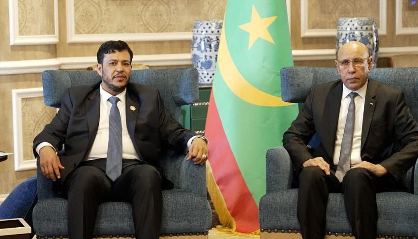 عبدالله العليمي يبحث مع الرئيس الموريتاني تطورات الوضع في اليمن وتعزيز التعاون الثنائي على هامش منتدى الدوحة