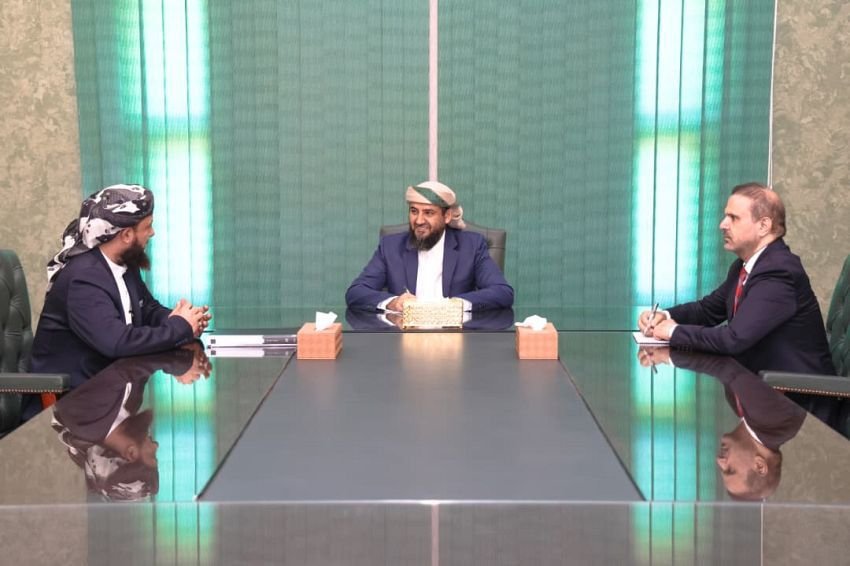 بحث جهود تطوير الخطاب الديني وتعزيز برامج الوسطية في عدن