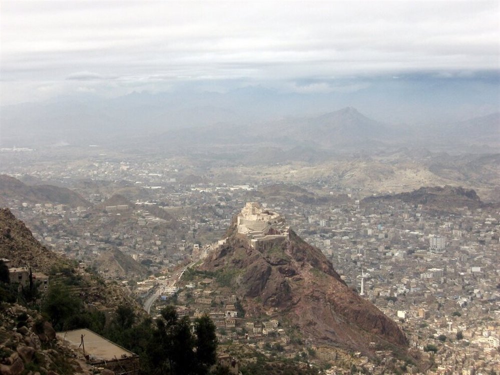 الجيش يوقع قتيلًا حوثيًا في مواجهات شرق مدينة تعز