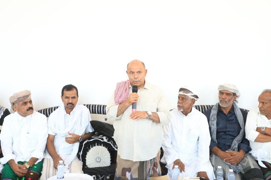 محافظ حضرموت يؤكد مع قيادات قبلية أن وحدة الصف صمّام أمان للمحافظة واستقرارها